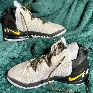 Nike “Lebron 18 XVIII Lakers Home Basketball Shoes”, White/Black, Men’s Sz 10.5